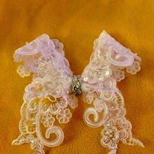 White Lace Hair Bow by Bellissimo Bows 🎀